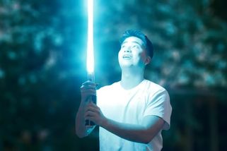 Influencer trumfl Disney. Vyrobil vysouvací světelný meč - Seznam Zprávy