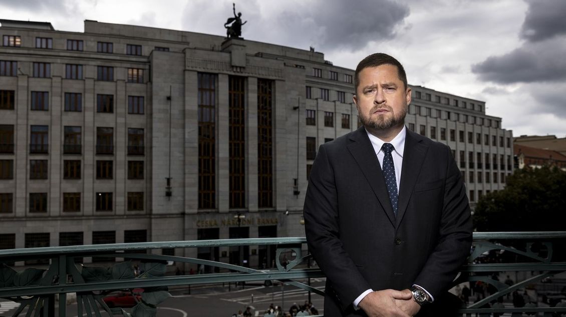 Guvernér ČNB: Letenky za 220 tisíc pro mou přítelkyni byly chyba - Seznam Zprávy