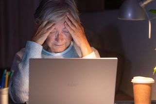 Před podvodem se měla seniorka zachránit půjčkou, falešné rady ji připravily o 707 tisíc korun - Novinky