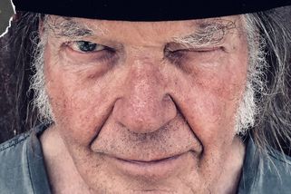 Divoký hřebec, legenda folk rocku i kmotr grunge. Neil Young slaví osmdesátku