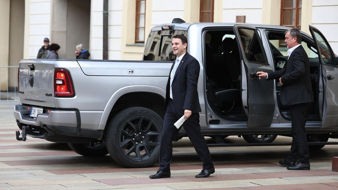 Glosa: Mysleli jste, že se vidlák nedostal do Sněmovny? Omyl - Seznam Zprávy