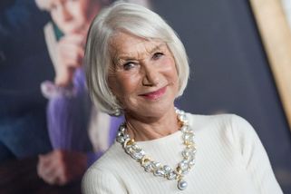 Helen Mirren chce stárnout hanebně: „Buď zemřeš mladá, nebo zestárneš. Tak si to užij!“