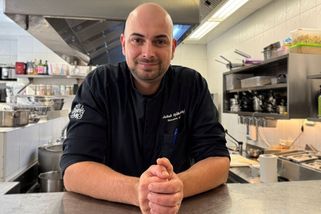 O michelinské kuchyni, nejlepší bramborové kaši i receptu na famózní květák s šéfkuchařem Jakubem Vyškovským - Proženy.cz