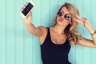 Je předvádění se na sociálních sítích známka narcismu, nebo nízkého sebevědomí? Nejčastěji obojího! - Proženy.cz