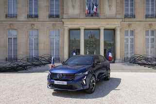 Prezident Macron má nový vůz, pancéřované SUV pohání tříválec - Novinky