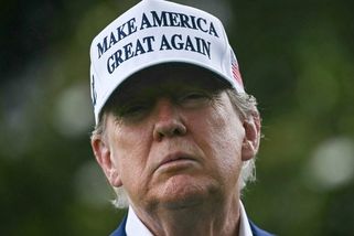 Nejmocnější muž světa budí zdání vítěze. Na jeho kroky USA ale nakonec doplatí — HlídacíPes.org