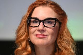 Video „defenestrace“ poslanců s vlajkou nadzvedlo Rakušana. Vraťte kytku, vzkázal Majerové