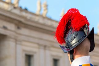 Vatikán řeší antisemitismus v řadách Švýcarské gardy, stížnost přišla od návštěvnic - Echo24.cz