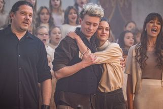 Z holohlavého padesátníka přesedlala krásná ex Hynka Čermáka na potetovaného mladíčka