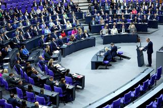 Europoslanci smetli české výhrady, přijali nejpřísnější klimaplán