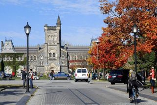 Propalestinští studenti na univerzitě v Torontu násilně narušili přednášku - Novinky