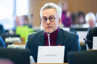 Evropa zapomněla, že ne vždy svítí slunce a fouká vítr. Ohrozila vlastní energetickou bezpečnost