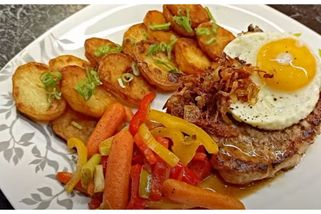 Šťavnatá vepřová kotleta s kostí: Snadný recept s bramborovými dukátky