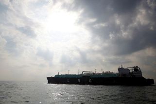 Stínová flotila vozí do Číny stále více ruského plynu - Novinky