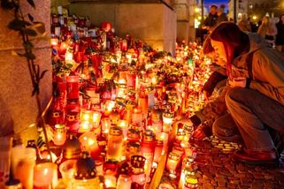 Policie rozjela trestní stíhání proti muži, který se měl podílet na sebevraždě matky oběti střelby na fakultě