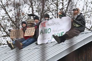 Přežije osada Bedřiška? Příznivci brání demolici vlastními těly - Seznam Zprávy