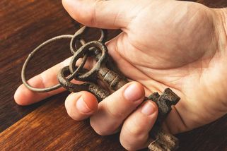 Míla (69): Chtěla jsem děti potěšit klíči od chalupy. Synova reakce mě zasáhla víc, než jsem čekala - Médium.cz