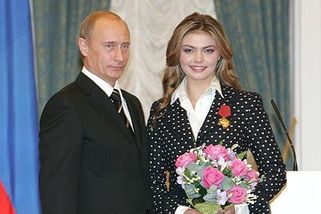 Putinovu milenku zbožňoval celý svět. Teď žije i s jejich dětmi v izolaci plné luxusu - Médium.cz