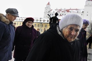 Valorizace důchodů 2022: Sněmovna rozhoduje, o kolik vzrostou důchody a zda budou mít vysocí činitelé KSČ nižší penze