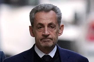 Sarkozy se za mřížemi živí jen jogurtem. Bojí se jíst vězeňskou stravu - Novinky
