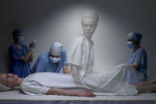 Co se děje s námi, duší a tělem bezprostředně po smrti? Mozek stále funguje a stav úmrtí vnímáme - takhle se budete v osudový den cítit