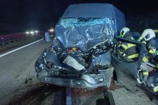 Srážka dodávky s kamionem uzavřela dálnici D3. V úseku, kde platí 150 - Novinky