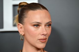 Vysoký culík nebo drdol, který funguje jako facelift! Jak vlasy dokonale uhladit?