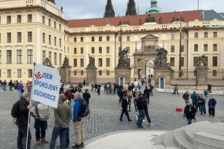 Na pražskou demonstraci proti Babišovi dorazilo osm lidí - Novinky