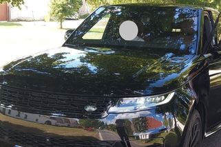 Řidič luxusního SUV si s majákem za sklem vynucoval průjezd na D1 - Novinky