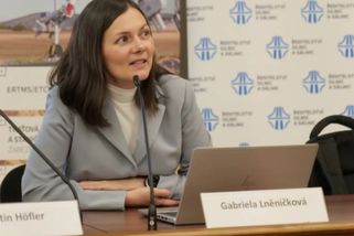 Pirátka, která nepoznala rozkopanou magistrálu. „Politici za kolony nemohou, zvyšme poplatky za velká auta“ - Echo24.cz