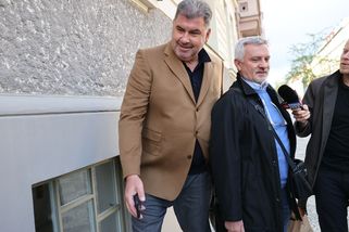 Obrazem: Nejedlý a Mynář. Zeman v nové kanceláři s obvyklým doprovodem - Seznam Zprávy