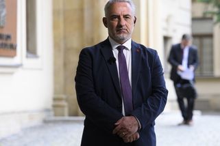 Souboj o růst platů státních zaměstnanců eskaluje. Středula trvá na deseti procentech