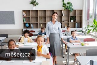 Platy učitelů i přes zmrazení platových tabulek v roce 2024 porostou - Měšec.cz