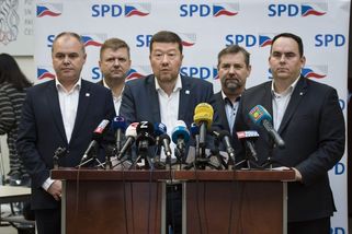 SPD Tomia Okamury i Trikolora hrají podle ruských...