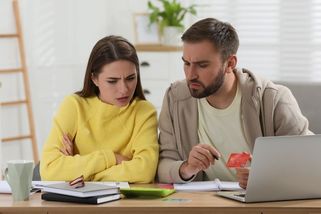 Češi šetří, každý třetí refinancuje své úvěry - Novinky