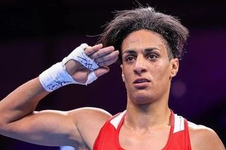 Alžírská boxerka s mužskými chromozomy zdemolovala další soupeřku. Bude bojovat o medaile