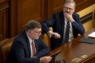 Na Fialovu vládu kvůli rozpočtu naléhají prezident i vlastní poslanci - Novinky