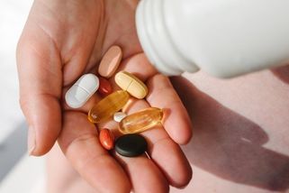 Toxické kombinace vitamínů, které bereme každý den! Vápník a hořčík na seznamu