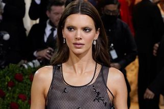 Odbarvené chloupky jako trend: Komu sluší téměř neviditelné obočí? Hlavně modelkám a celebritám - Proženy.cz