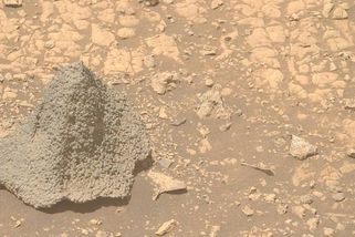 NASA na Marsu našla podivnou helmu. Unikátní těleso pomůže při výzkumu planety