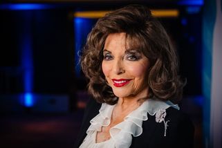 Hvězda Dynastie se pochlubila elegantní fotkou od bazénu. Že jí je 92, byste nepoznali - Super.cz