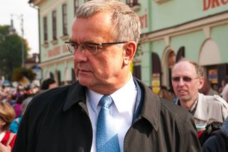 "Namířil pistoli na vrátného." Robert Šlachta se přiznal k obcházení zákona, oznámil Kalousek - Mix24.cz