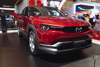 Na trhu se objevil rodinný elektromobil pod 400 tisíc. Žádná Čína, ale luxusní japonská značka - EnergoZrouti.cz