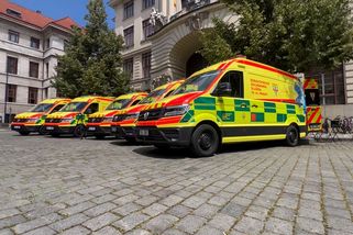 Pražská záchranka předvedla nové sanitky. Čtyřkolky lépe projedou ucpaným centrem - Novinky