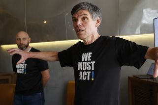 Zachraňme Ukrajinu. Miliardář Dědek burcuje celý Západ k vojenskému zásahu - Seznam Zprávy