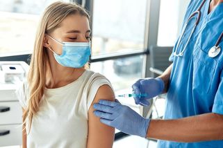 Spory o očkování v lékárnách: Jinde v EU funguje, ale Češi jsou konzervativní - Seznam Zprávy