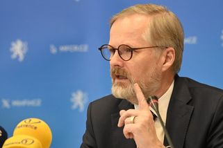 Fiala k záložně: Opozice se snaží oživit příběh, s nímž neuspěla už loni