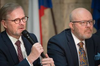 „Klekl na mě Fiala,“ napsal ministr Válek v kauze boje o IKEM - Novinky