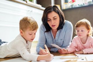 Pomoc prarodičů s péčí o vnoučata není samozřejmost, ukázal průzkum - Novinky