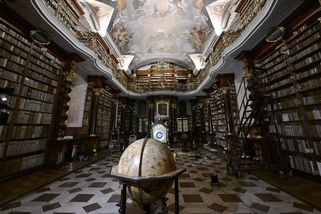 Recenze: Po Praze zase chodí golem. V bohužel béčkovém románu Dana Browna - Seznam Zprávy